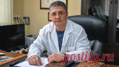 «Это убивает»: врачи предупредили об опасной схеме лечения COVID-19 Популярная схема лечения COVID-19, которую нередко советуют медики, может убить пациента, заявил врач Александр Мясников. В списке якобы необходимых при коронавирусе лекарств — антибиотики, витамины, БАДы, а также противомалярийные, кроверазжижающие и гормональные препараты. Врачи объяснили «Газете.Ru», что эта схема грозит интоксикацией, «уничтожением микрофлоры» и даже параличом. Мясников тем временем настаивает:...