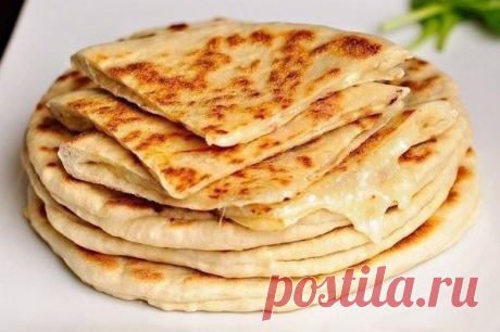 Сметанные лепешки с сыром и зеленью.