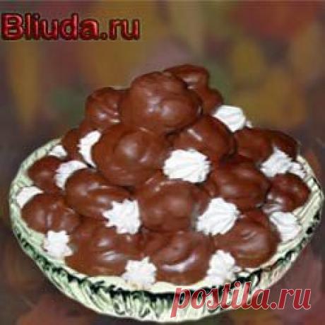 Профитроли с шоколадным кремом | Bliuda.ru

Известнейшие профитроли, которые так любят и взрослые, и дети. Сегодня предлагаем вам рецепт великолепнейших профитролей со взбитыми сливками внутри и шоколадным кремом снаружи. Пальчики оближете!