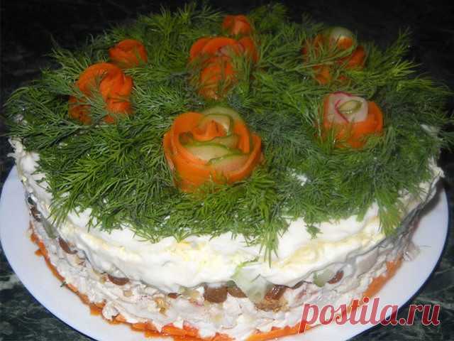 ТОП -21 Потрясающе вкусных и красивых салатов на все случаи жизни!
Сохрани на стеночку и поделись с подругами этими сокровищами! :)

1. Слоёный салат сердце
2. Слоёный салат с курицей изюмом и грецкими орехами
3. Салат 