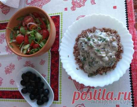 Гречневая каша с грибным соусом