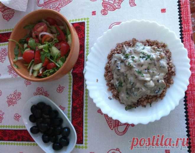Гречневая каша с грибным соусом
