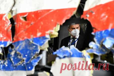 Суд объявил даты вынесения вердиктов по делу MH17. Вердикты по делу о крушении Boeing 777 авиакомпании Malaysia Airlines, летевшего рейсом MH17 из Амстердама в Куала-Лумпур, могут быть вынесены до конца 2022 года. Среди предполагаемых дат — 22 сентября, 17 ноября или 15 декабря. В суд под Амстердамом начали прибывать родственники жертв крушения лайнера.