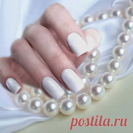Жемчужный маникюр весна 2021: лучшие идеи на любой вкус
С наступлением тепла мы запускаем тотальный процесс обновления. Пусть в нем поучаствует и маникюр. Жемчужный дизайн – нежный и изысканный тренд весеннего сезона! Ниже самые свежие идеи на все случаи жизни: от однотонной классики до «нарядного» жемчужного маникюра с декором. Однотонное покрытие Чаще всего женщины отдают предпочтение...
Читай дальше на сайте. Жми подробнее ➡