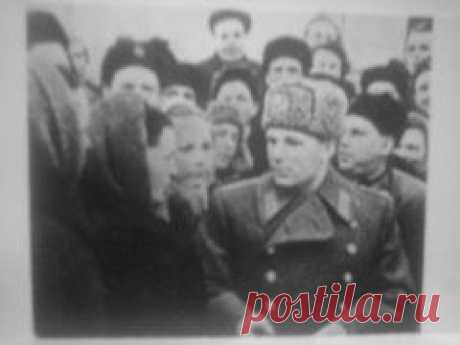 Среди избирателей в городе Гжатске.