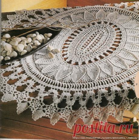 Красивая овальная скатерть (можно и коврик ! )