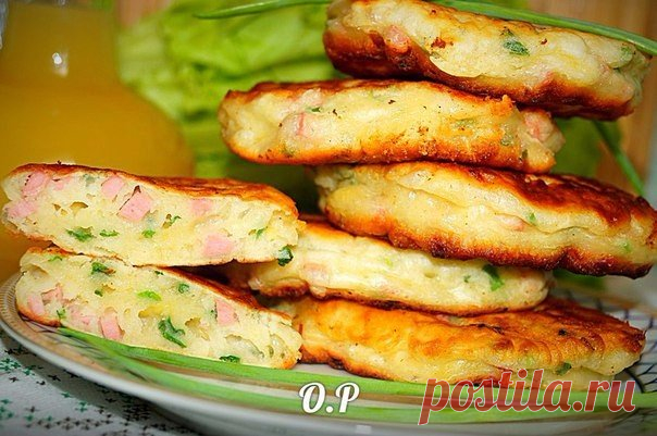 Оладьи с зелёным луком, колбасой и сыром - вкусно и необычно! Готовлю на завтрак!