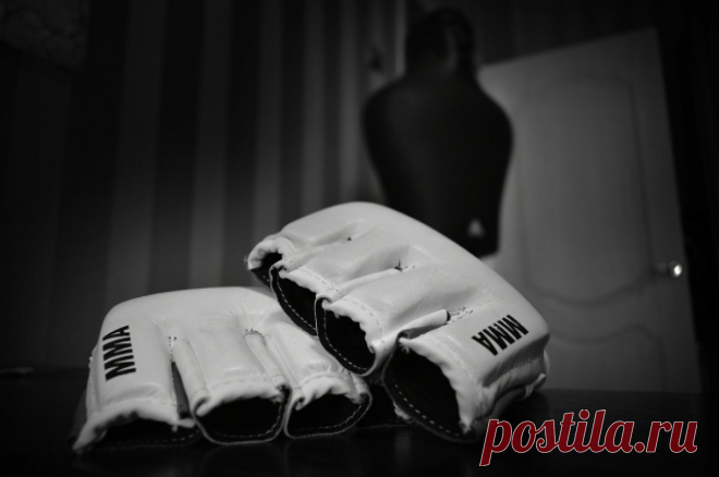Россиянин Тюлюлин нокаутом проиграл бразильцу Родригесу на турнире UFC 292. Бразильский спортсмен одержал победу в первом раунде.