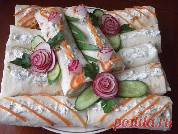 Шаурма по-домашнему 

источник Кулинария: вкусные рецепты 🍒
 






Шаурма по-домашнему Ингредиенты:600 г — куриного филе200 г — сметаны не жирной2 ст.л. — майонеза2 упаковки тонкого армянского лаваша2 ст.л. — приправы д…