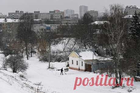 Жители российского города пожаловались на тошнотворную вонь на улицах. Жители нескольких районов Рязани пожаловались на тошнотворную вонь на улицах. Запах тухлятины стоит в российском городе уже на протяжении недели. По словам горожан, неприятные запахи накрывают город не первый год. Отмечается, что люди с чувствительным обонянием просто сходят от них с ума.