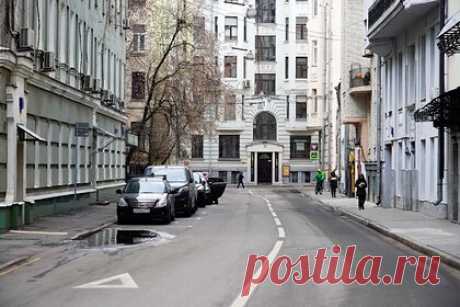 Названы районы Москвы с самой дорогой арендой жилья. В январе 2022 года больше всего за аренду жилья среди районов Москвы придется отдать за квартиру на Арбате — средний размер ежемесячного платежа достиг 95,1 тысячи рублей. Другие районы столицы с самой дорогой арендой назвали эксперты «Циан.Аналитики». Второе место рейтинга занял район Якиманка.