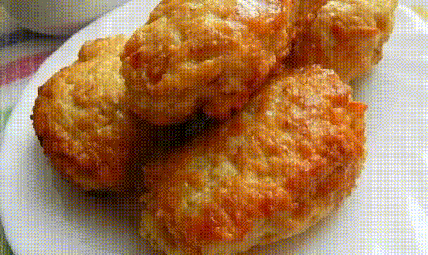 Суперпышные КОТЛЕТКИ из куриного фарша с овсяными хлопьями 
За что я люблю котлеты из куриного фарша с овсяными хлопьями, так это за то, что даже из такого диетического мяса, как куриное филе, они получаются очень сочными. Ведь, к сожалению, многие блюда из курицы получаются немного суховатыми, но это не тот рецепт! Попробуйте, Вам обязательно понравится! 
Хотите, приготовить пышные котлеты из куриного фарша с геркулесом на ужин, тогда воспользуйтесь этим рецептом. Прекрасное сочетание всех ингр