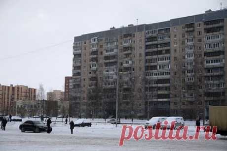 Цены на вторичное жилье в России перестали снижаться. Цены на вторичное жилье в России перестали снижаться — средняя стоимость вторичной недвижимости на 18 крупнейших региональных рынках России в марте 2023 года составила 124,7 тысячи рублей за квадратный метр. Об этом пишет «Коммерсантъ» со ссылкой на данные «ЦИАН.Аналитика».