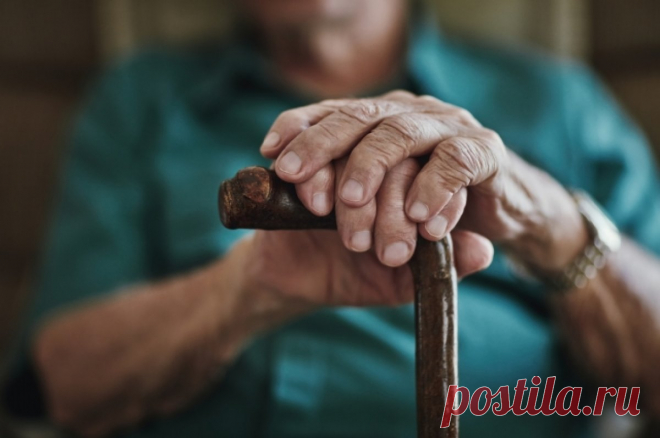 111-летний англичанин рассказал, что помогло ему прожить так долго. По словам мужчины, секрет его долголетия кроется в простой удаче.