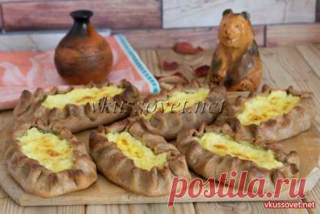Калитки с картошкой (карельские) Рецепт приготовления карельских калиток с картофелем. Карельские калитки – это традиционная карельская открытая выпечка из ржаной муки с различной начинкой: крупяной, картофельной или ягодной. В остальной части России такую выпечку всегда называли попросту – шаньги