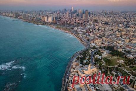 Назван самый дорогой город для жизни. Тель-Авив возглавил рейтинг самых дорогих городов мира для проживания по версии ежегодного исследования аналитического подразделения Economist Intelligence Unit. Столица Израиля за год поднялась на пять позиций. Второе место разделили Париж и Сингапур. Самым дешевым городом для проживания признан Дамаск.