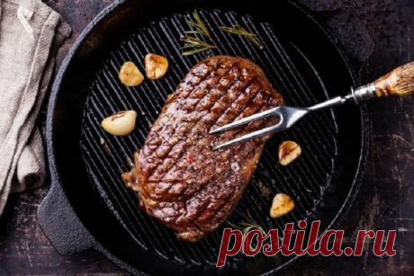 Хотите чтобы мясо после жарки было мягким. Посыпьте пищевой содой