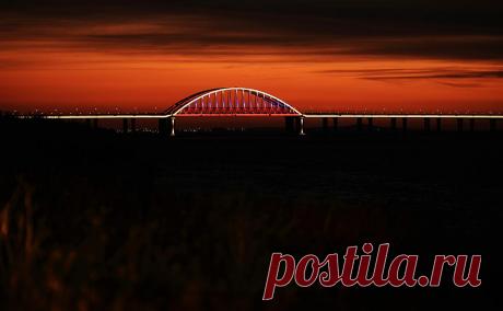 Сальдо сообщил о перехвате летевшей к Крымскому мосту ракеты. Российские средства ПВО сбили ракету ATACMS, летевшую в сторону Крымского моста, над акваторией Азовского моря, сообщил в телеграм-канале губернатор Херсонской области Владимир Сальдо.