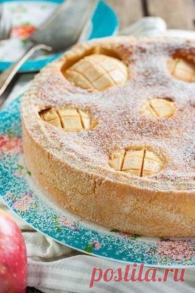 ЯБЛОЧНЫЙ ПИРОГ С ВКУСНЕЙШЕЙ ЗАЛИВКОЙ 

Вам потребуется:

Для теста:
- Мука — 2,5 стакана
- Сливочное масло — 300 г
- Сахар — 2 ст. л.
- Яйцо

Для начинки:
- Яблоки — 3-4
- Яйца — 2 шт
- Сметана — 1 стакан
- Сахар — 1 стакан

На форму - 22-25 см в диаметре

Как готовить:

1. Размягченное сливочное масло перетереть в крошку вместе с мукой, затем добавить сахар и яйцо.
2. Скатать тесто в шар, положить в пакет и убрать на полчаса в холод. Если тесто не собирается в комок, влит...