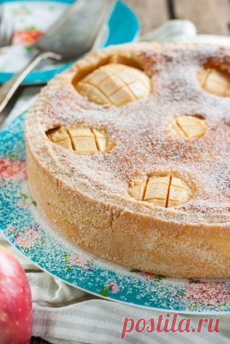 ЯБЛОЧНЫЙ ПИРОГ С ВКУСНЕЙШЕЙ ЗАЛИВКОЙ 

Вам потребуется:

Для теста:
- Мука — 2,5 стакана
- Сливочное масло — 300 г
- Сахар — 2 ст. л.
- Яйцо

Для начинки:
- Яблоки — 3-4
- Яйца — 2 шт
- Сметана — 1 стакан
- Сахар — 1 стакан

На форму - 22-25 см в диаметре

Как готовить:

1. Размягченное сливочное масло перетереть в крошку вместе с мукой, затем добавить сахар и яйцо.
2. Скатать тесто в шар, положить в пакет и убрать на полчаса в холод. Если тесто не собирается в комок, влит...