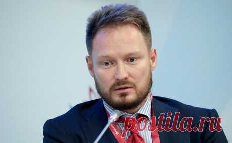 Глеб Франк продал рыбопромышленный и крабовый бизнес. Предприниматель Глеб Франк продал контрольные доли в группе компаний «Русский Краб» (70,1%) и «Русская рыбопромышленная компания» (РРПК, 70,09%), а также в «Роквелл Капитал».