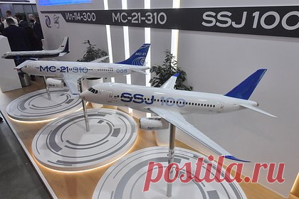 Модель SSJ-New с российскими двигателями испытали. Модель ближнемагистрального пассажирского самолета SSJ-New с гондолами двигателя ПД-8 испытали в Центральном аэрогидродинамическом институте (ЦАГИ) имени профессора Жуковского, сообщили в «Ростехе». Испытания модели проводили в трансзвуковой трубе ЦАГИ. Летные испытания планируют начать в 2023 году.