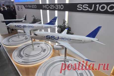 Модель SSJ-New с российскими двигателями испытали. Модель ближнемагистрального пассажирского самолета SSJ-New с гондолами двигателя ПД-8 испытали в Центральном аэрогидродинамическом институте (ЦАГИ) имени профессора Жуковского, сообщили в «Ростехе». Испытания модели проводили в трансзвуковой трубе ЦАГИ. Летные испытания планируют начать в 2023 году.