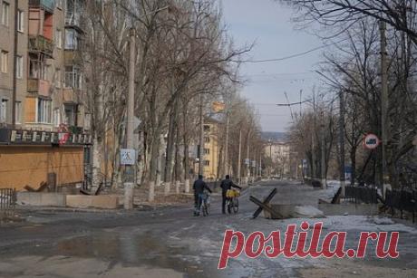 Стало известно о взрыве украинцами дамбы в Артемовске и затоплении ряда улиц. Военнослужащие Вооруженных сил Украины взорвали дамбу в Артемовске, в результате чего ряд улиц оказались затоплены. Отмечается, что это произошло на фоне успехов российских сил в Ягодном, при этом, на северном участке фронта постепенно создается угроза окружения города.