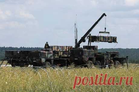 ФРГ начнет вывод военнослужащих и техники из Польши. Министерство обороны Германии сообщило, что Германия закончила свою миссию в рамках деятельности НАТО по обеспечению повышенной бдительности в Польше и начинает вывод из страны военного персонала Бундесвера и трех задействованных огневых единиц ПВО Patriot, которые обслуживают около 320 немецких военнослужащих.