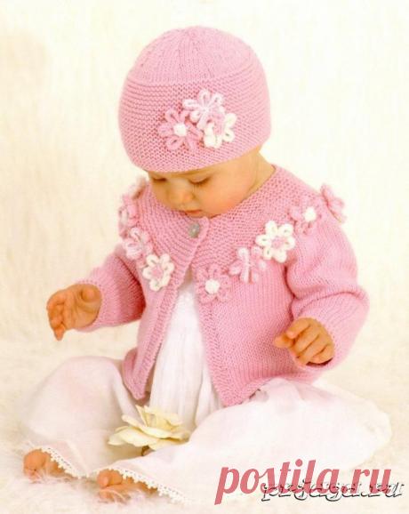 Детская кофточка спицами с цветочками