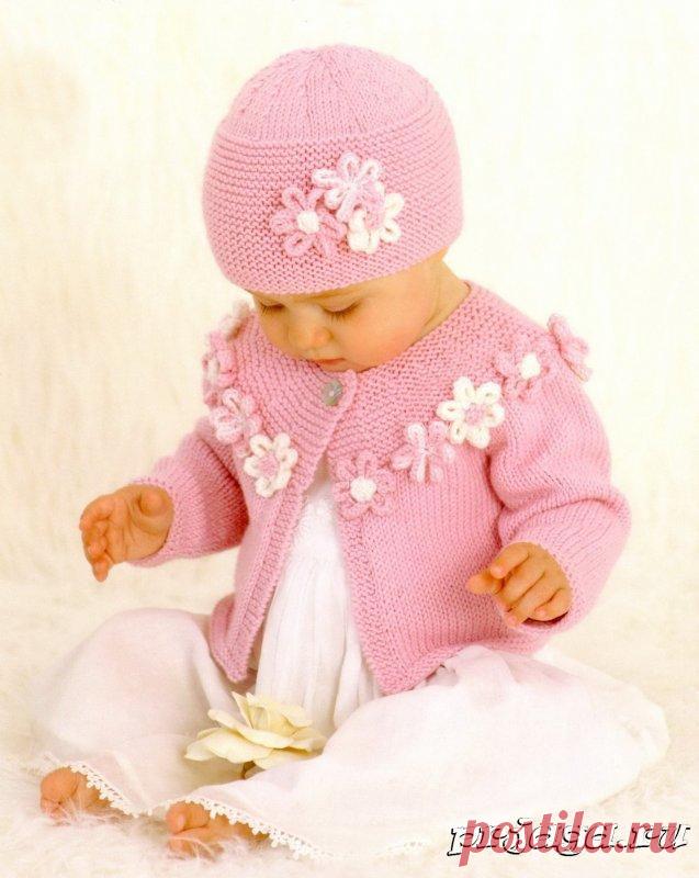 Детская кофточка спицами с цветочками