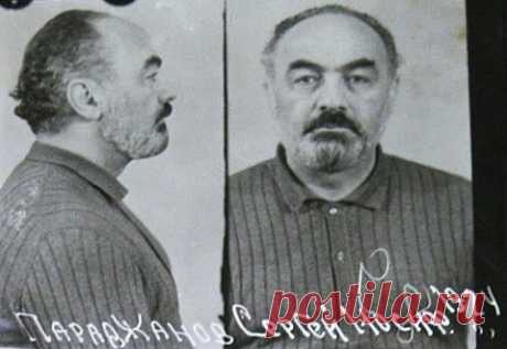 Режиссер Сергей Параджанов был одним из первых среди знаменитостей СССР, кто публично признался в своей нетрадиционной ориентации.
