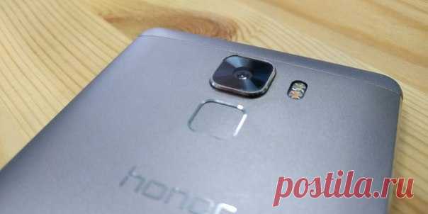 ОБЗОР: Honor 7 — смартфон, который переворачивает представления о китайской технике Huawei совсем не рядовой китайский производитель электроники. Компания доказала свою способность выпускать невероятно качественную технику, и факт, что самый новый люксовый гуглофон Nexus 6P сделан именно Huawei, является лучшим тому подтверждением. Сегодня же речь пойдёт о гораздо более доступном, но не менее привлекательном флагмане Honor 7. Скажу сразу, это великолепный смартфон, который стоит своих денег и,…