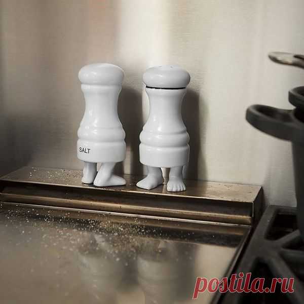 "Ногастые" солонка и перечница:) $32 USD
