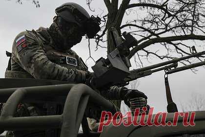 Российский военный рассказал о работе мобильных бригад на пикапах под Купянском. Мобильные бригады 1-й гвардейской танковой армии Западного военного округа (ЗВО) на пикапах активно работают на купянском направлении, об этом рассказал боец Вооруженных сил России (ВС РФ) с позывным Кот. Легкие автомобили высокой проходимости вооружены крупнокалиберными пулеметами для ударов по различным целям.