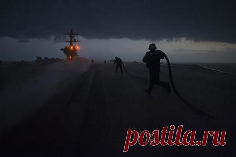 США пресекли попытку Ирана захватить американский надводный аппарат. Военно-морские силы США пресекли попытку иранского корабля захватить американский безэкипажный надводный аппарат в Персидском заливе. Речь идет об аппарате Saildrone Explorer («Сейлдрон эксплорер»), оснащенном сенсорами, радарами и камерами для навигации и сбора данных.