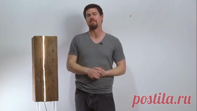 Оригинальный ночник из старого соснового бруска Приветствую всех любителей помастерить, предлагаю к рассмотрению инструкцию по изготовлению оригинального ночника из куска старого соснового бруска. Самоделка стоит на ножках из оргстекла, издалека создается впечатление, будто это льется вода. В бруске была трещина, в которую автор вставил