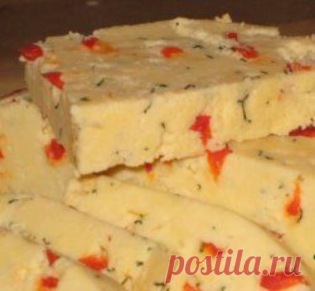 Домашний твердый сыр с перчиком и укропом