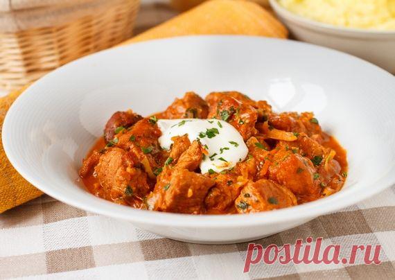 СВИНИНА, ТУШЕННАЯ С КАПУСТОЙ A LA ГУЛЯШ - ГУСТО,НАВАРИСТО,С БОГАТЫМ ВКУСОМ И АРОМАТОМ!.