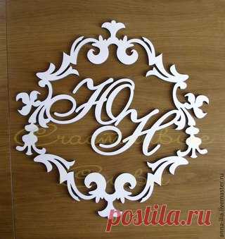 Фамильный герб станет прекрасным украшением Вашей свадьбы, а после нее прекрасно дополнит интерьер
#словонаполке #подарки #свадьба #интерьер #монограмма. 
Заказать можно здесь https://vk.com/rezbaglazov 
Доставка по РФ.