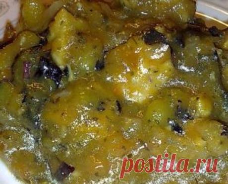 Для приготовления блюда Жаркое из куриного филе с манго необходимы следующие ингредиенты: 2 штуки куриных филе, одно манго, растительное масло, зубчик чеснока, желтый сладкий перец один, половина лимона, 2 столовые ложки белого вина, 1 чайная ложка виноградного (яблочного) уксуса, 1 столовая ложка меда, кинза, соль и перец черный молотый на пробу, можно добавить 1 столовую ложку тертого корня имбиря (это на любителя).