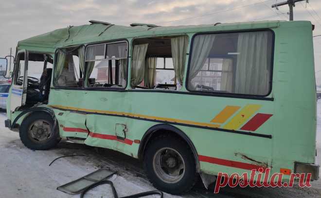 При столкновении автобусов в Красноярском крае пострадали девять человек. В поселке Богучаны Красноярского края в результате аварии с участием двух автобусов пострадали девять человек.