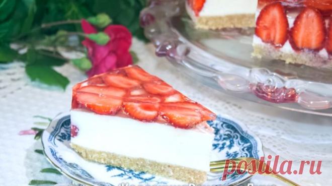 Великолепный торт без выпечки: творожно-сливочное суфле с клубникой