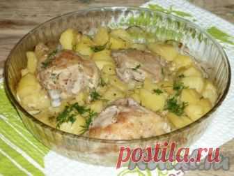 Курица с кабачками и картошкой в духовке 

Курица изумительно сочетается со многими овощами, поэтому летом можно бесконечно экспериментировать. Курица, запеченная с кабачками и картошкой в духовке, - очень вкусное и сытное блюдо, а готовится…