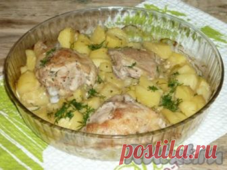 Курица с кабачками и картошкой в духовке 

Курица изумительно сочетается со многими овощами, поэтому летом можно бесконечно экспериментировать. Курица, запеченная с кабачками и картошкой в духовке, - очень вкусное и сытное блюдо, а готовится…