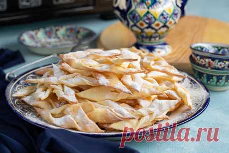 Хворост в духовке Сегодня мы подготовили для вас отличный рецепт - хворост в духовке. Это отличная альтернатива, более калорийному и жаренному во фритюре.

При этом хворост получается не менее воздушным, аппетитным, и хрустящим.

Приблизительная стоимость готового блюда - 12 000 сум.*

*стоимость актуальна на м