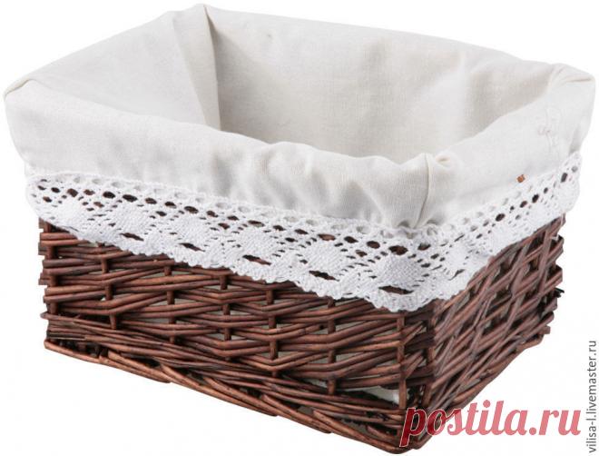 Сошью на заказ чехлы для корзин, коробок и прочих предметов интерьера. Размеры и цвет обговариваются дополнительно. Очень простой способ украсить свой интерьер или обновить вещь если она немного наскучила, а также защитить её от внешнего воздействия. Кроме этого можно придать, например плетённой корзине, дополнительную плотность и вы не будете собирать крошки от печенья или хлеба на столе. Очень удобно и недорого. Ткань можно украсить дополнительно кружевом, тесьмой или вязаными крючком аппликац
