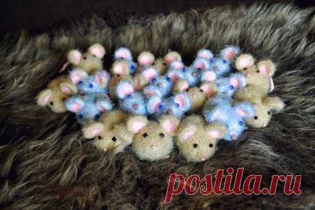 PDF Мышки крючком. FREE crochet pattern; Аmigurumi animal patterns. Амигуруми схемы и описания на русском. Вязаные игрушки и поделки своими руками #amimore - Мышь, мышка, маленький мышонок, крыса.