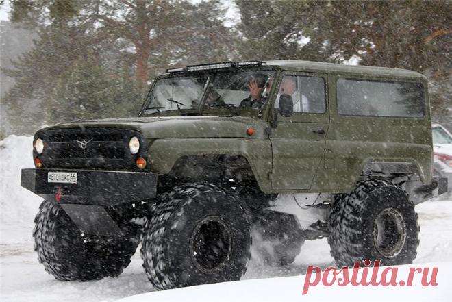 Вездеход из Камышлова похожий на УАЗ | Чёрт побери Сколько ни рассказывай о самодельных вездеходах, построенных на территории нашей необъятной Родины, никогда не получится раскрыть эту тему до конца. Практически каждую неделю на свет появляются один-два новых проекта, которые либо очень похожи на своих предшественников, либо разительно от них отличаются, как по набору агрегатов, так и по внешнему виду. Добро пожаловать в Камышлов — город Свердловской области, расположенный...
