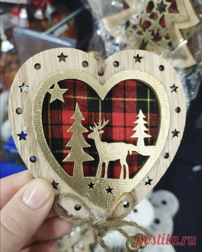 Яна Левашова Дизайнер Всех, кто празднует католическое Рождество, поздравляю с наступающим! Сегодня предстоит волшебная ночь! Счастливого Рождества! Расскажите пожалуйста в комментариях, если отмечаете, что готовите, с кем будете встречать праздник.